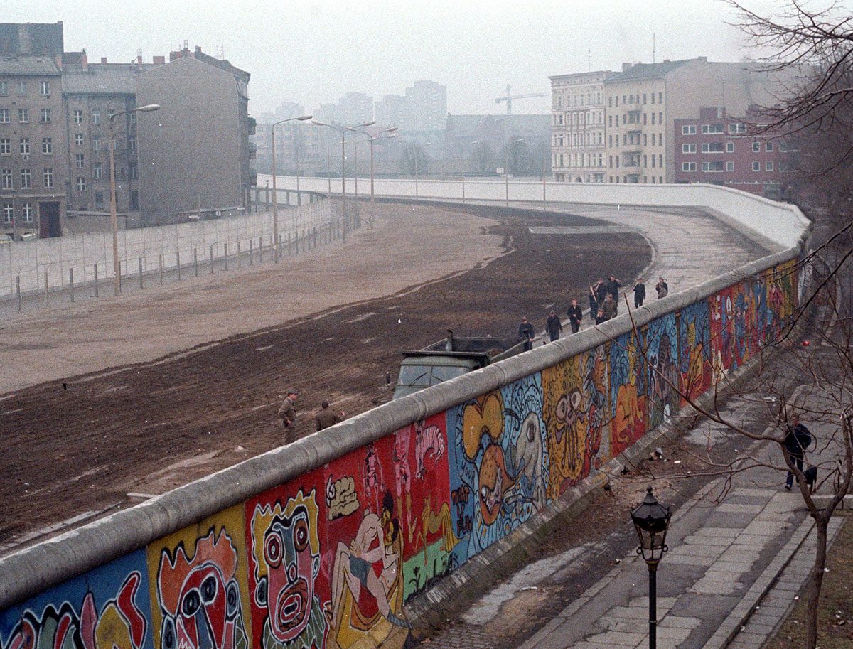 9 noyabr 1989: Berlin divarı yıxıldı